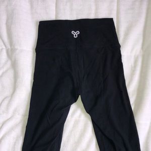 TNA leggings